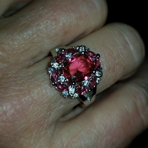 Exquisite 2 ct total weight ring - Picture 2 of 7